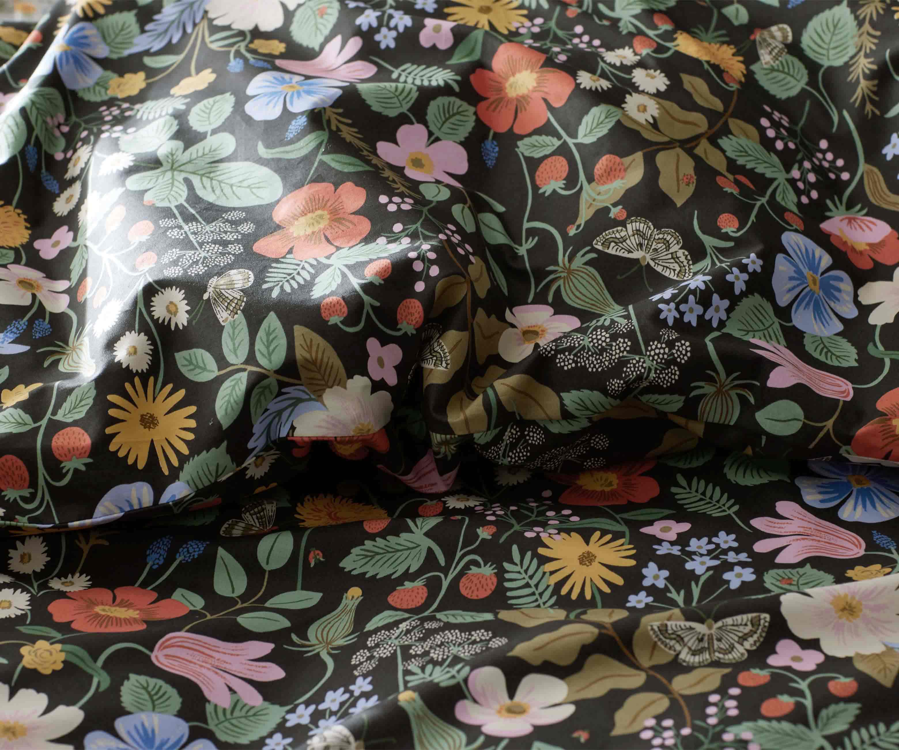 Percale Duvet Cover - Strawberry Fields Black
